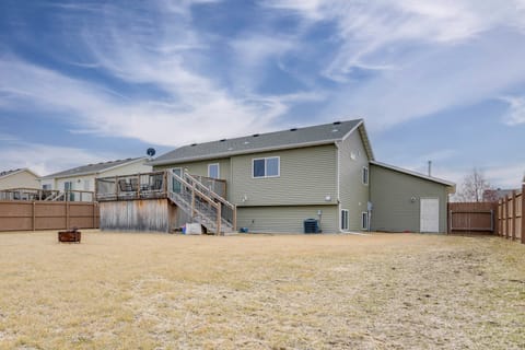 Family Friendly! Spacious Moorhead Haven w/ Yard House in Moorhead
