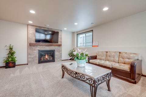 Family Friendly! Spacious Moorhead Haven w/ Yard House in Moorhead