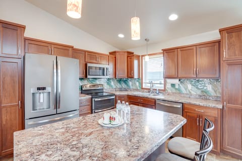 Family Friendly! Spacious Moorhead Haven w/ Yard House in Moorhead