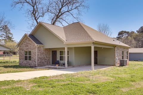 Traveling Professionals Welcome! Cozy Athens Home House in Wheeler Lake