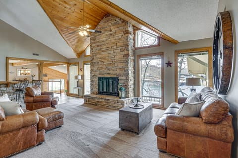 Private Dual-Slip Dock! Lake of the Ozarks Home House in Lake of the Ozarks