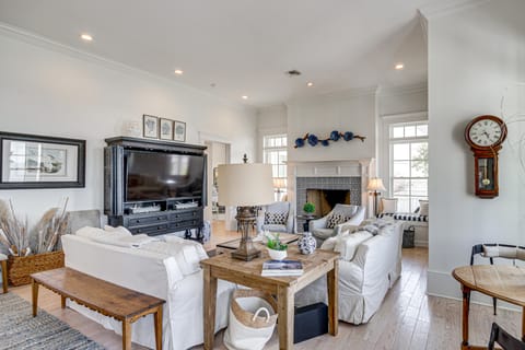 Walk to Beach + Gulf: Luxe Pass Christian Escape! House in Pass Christian