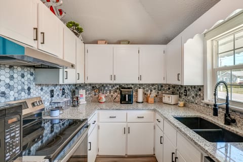 100 Ft to Shore! PCB Home w/ Outdoor Entertainment House in Laguna Beach