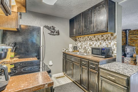 < 1 Mi to Grindstone Lake! All-Season Family Haven House in Ruidoso