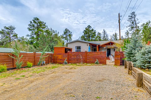 < 1 Mi to Grindstone Lake! All-Season Family Haven House in Ruidoso