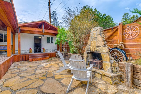 < 1 Mi to Grindstone Lake! All-Season Family Haven House in Ruidoso