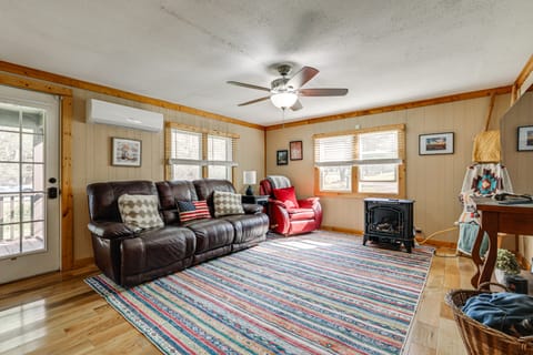 Quaint Mountain Charm! Robbinsville Hideaway House in Stecoah