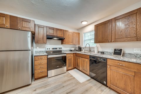 Family-Friendly Nash Home 6 Mi to the Rail Yard House in Texarkana