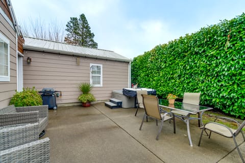 Walk to ‘Twilight’ Sites! Forks Home w/ Hot Tub House in Forks