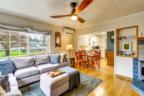 Walk to ‘Twilight’ Sites! Forks Home w/ Hot Tub House in Forks