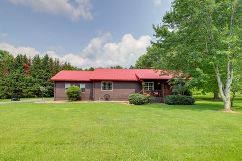 Expansive Smoky Mtn Retreat w/ Main & Guest Cabins House in Sevier County