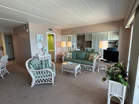 Living/Sleep Area