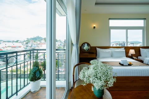 Luxury Quadruple Room | Premium bedding, in-room safe, desk, laptop workspace