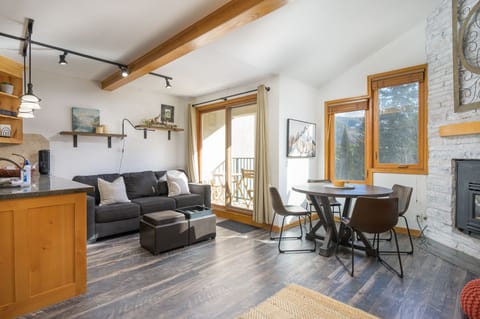 Bright open space, with natural light and vaulted ceilings