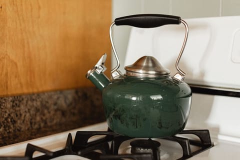 Kettle available for late night ramen or afternoon tea.