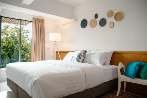 Deluxe King Room | Free WiFi, bed sheets