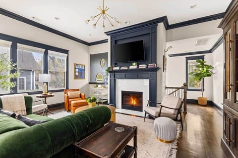Welcome! We can't wait to host you in this cozy, luxury Lockeland home!