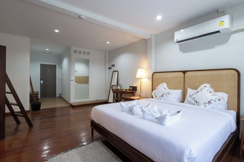 Premier Family Room | In-room safe, desk, laptop workspace, free cribs/infant beds