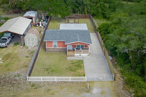 Escape to this charming coastal retreat, where tranquility meets adventure. Nestled in a serene setting, this cozy home offers the perfect blend of comfort and relaxation.