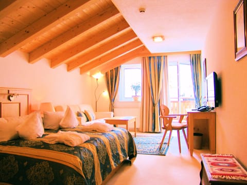 Comfort Double Room, Balcony (Alto Adige) | Minibar, in-room safe, desk, laptop workspace