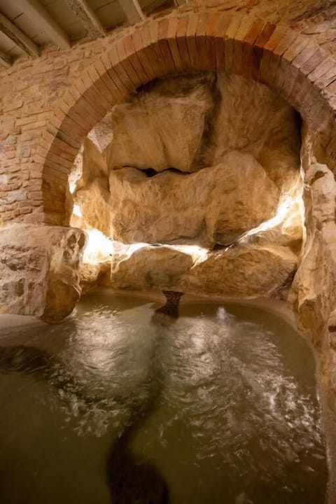 Luxury Suite, 1 Bedroom, Hot Tub | Private spa tub