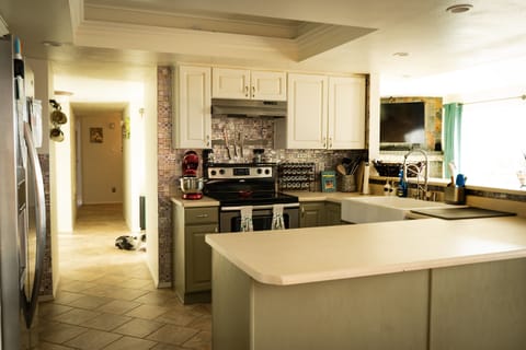 Chef’s kitchen equipped with all your cooking needs!