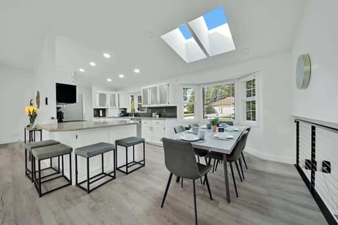 The kitchen is easily accessible from the front door for dropping off groceries, and the bar seating + dining table makes for customizable meal setups. Right next to the living room, your family can socialize however they like!