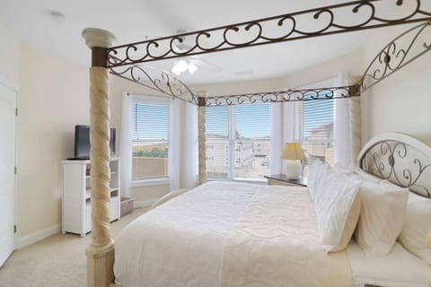 Main king bedroom