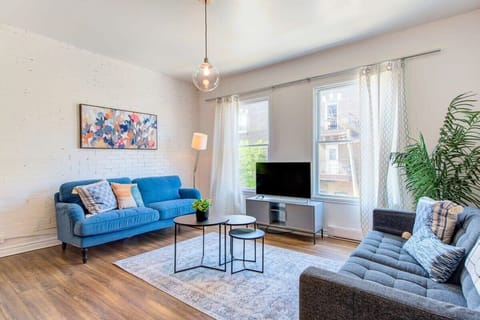 Look out the window, you're right on Mont-Royal Avenue!
