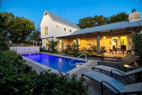 Welcome to Estancia! This sophisticated Hill Country retreat is perfectly positioned just half a block from Main Street in Fredericksburg, TX.