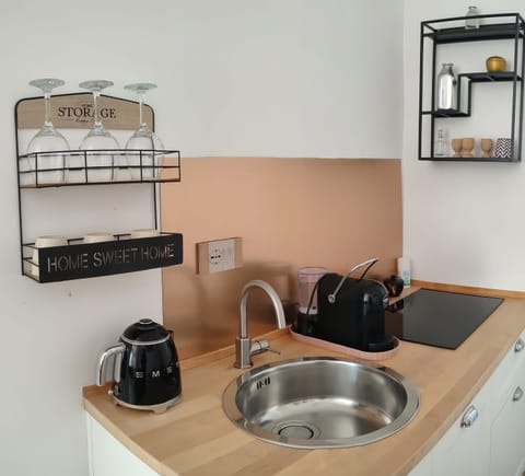 Arcadia | Down comforters, in-room safe, desk, laptop workspace