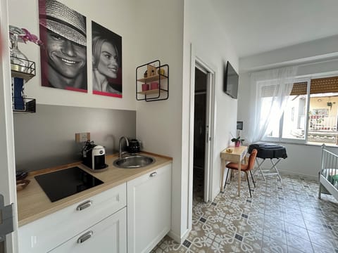 City Suite | Down comforters, in-room safe, desk, laptop workspace