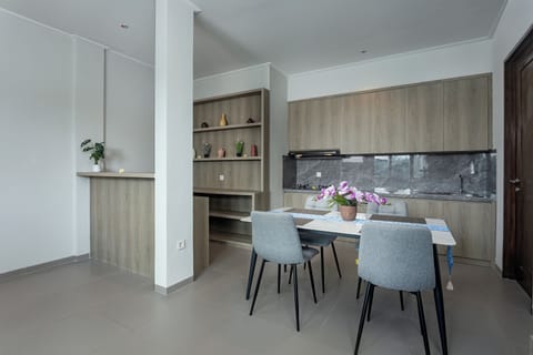 Suite with Pool View and Free Afternoon Tea | Private kitchen | Electric kettle