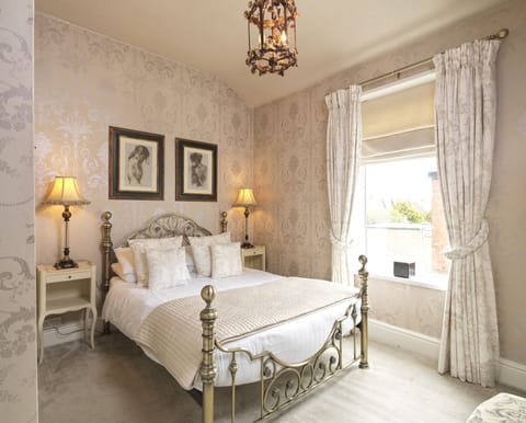 Luxury Double Room | Egyptian cotton sheets, individually decorated, iron/ironing board