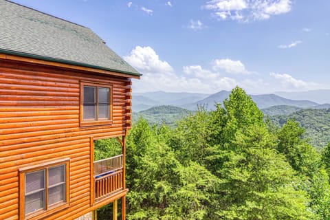 Pigeon Forge Cabin with a View "Bear's View" - Amazing mountain views