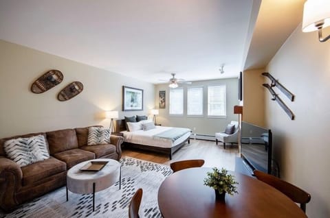 Studio | 1 bedroom, iron/ironing board, free WiFi