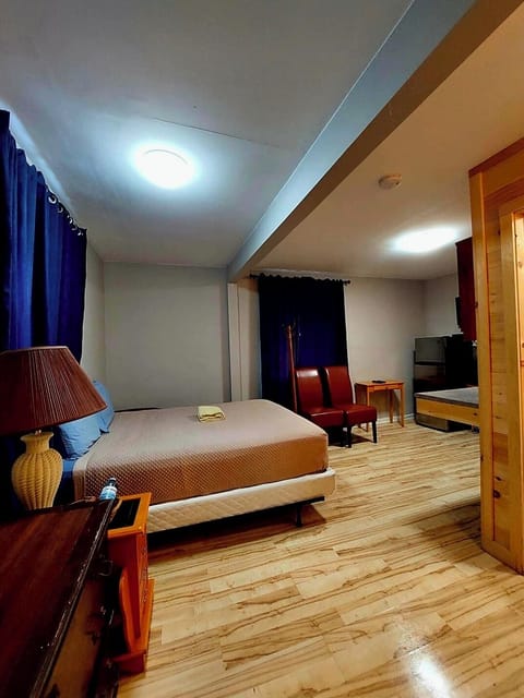 Standard Suite, Courtyard View | Soundproofing, free WiFi, bed sheets