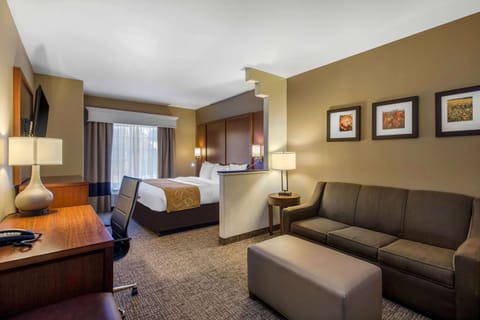 Desk, laptop workspace, iron/ironing board, WiFi (free)