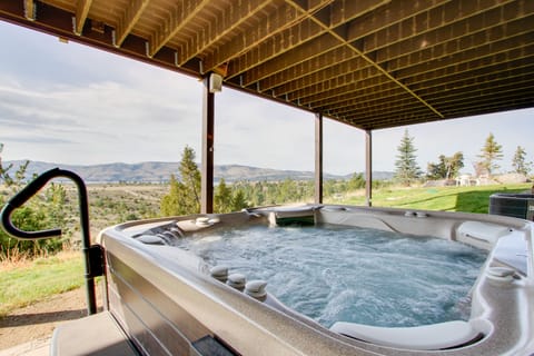 Helena Vacation Rental | 5BR | 3BA | 3,500 Sq Ft | Stairs Required