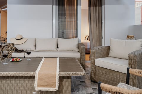 Double Room | Soundproofing, iron/ironing board, free WiFi, bed sheets