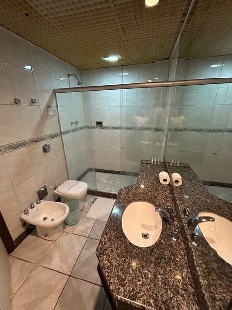 Standard Quadruple Room | Bathroom | Shower, free toiletries, hair dryer, towels