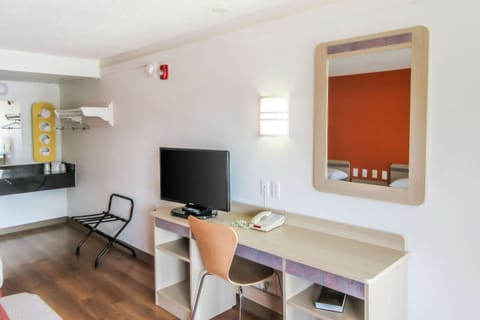 Desk, laptop workspace, blackout drapes, free WiFi