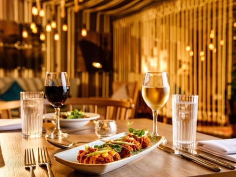 Breakfast and dinner served