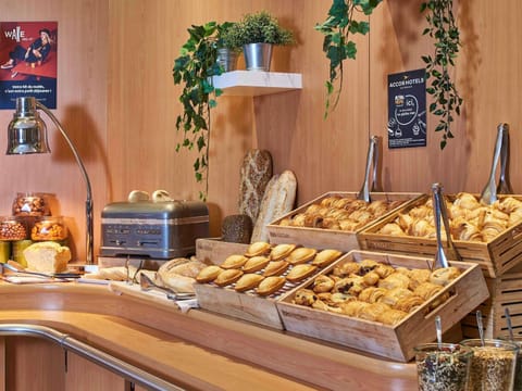 Daily buffet breakfast for a fee
