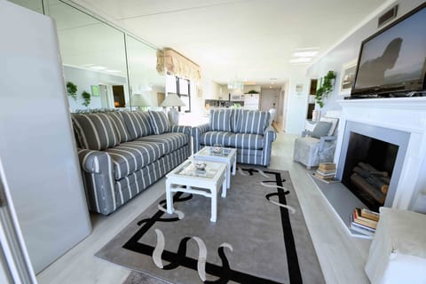 LIVING-AREA