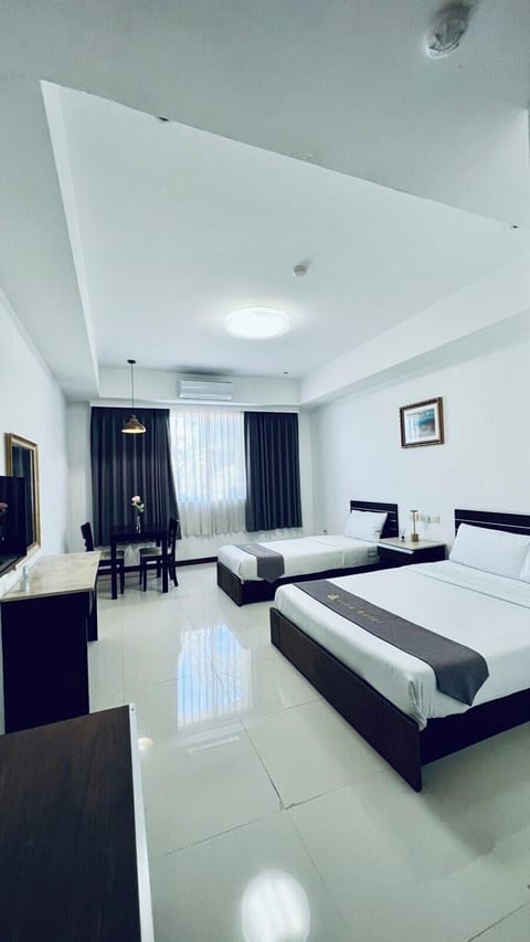 Executive Deluxe B | In-room safe, desk, blackout drapes, free WiFi