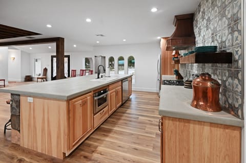 House, 5 Bedrooms | Private kitchen | Fridge, oven, stovetop, coffee/tea maker