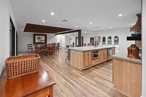 House, 5 Bedrooms | Private kitchen | Fridge, oven, stovetop, coffee/tea maker