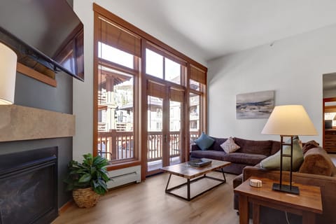 Condo, 2 Bedrooms | Living area | Smart TV