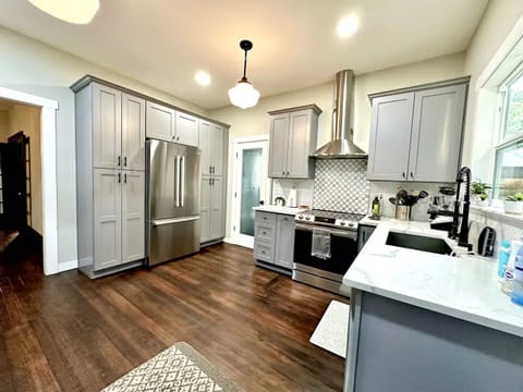 Full equipment kitchen
We have everything you need to cook and  serve . 